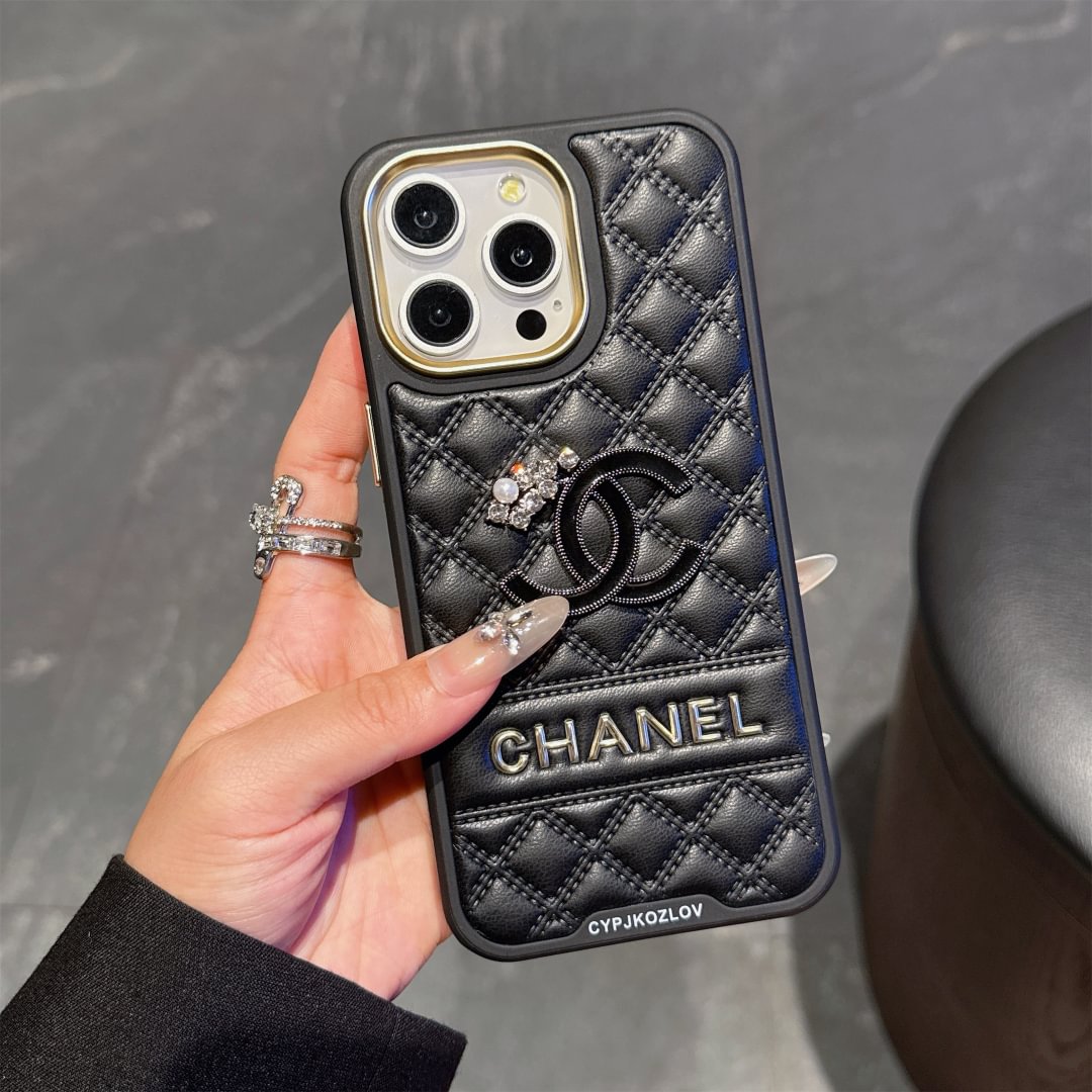 Embossed Chanel Diamond-Quilted Lambskin CC Logo Apple iPhone Case