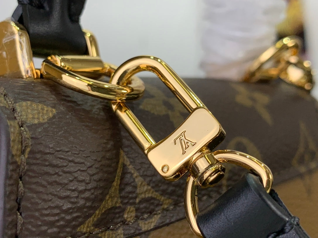 Louis Vuitton Tilsitt Bag – LHB712