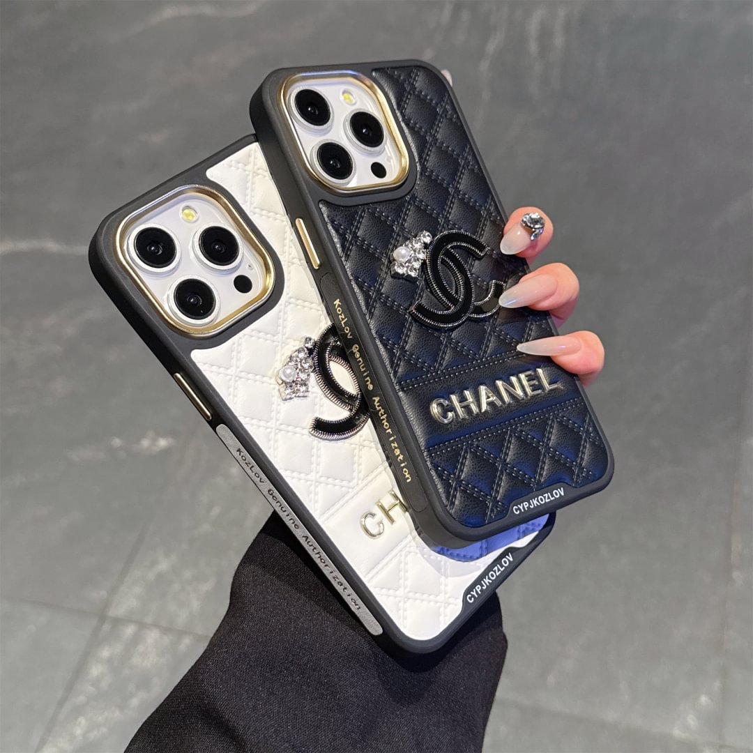 Embossed Chanel Diamond-Quilted Lambskin CC Logo Apple iPhone Case