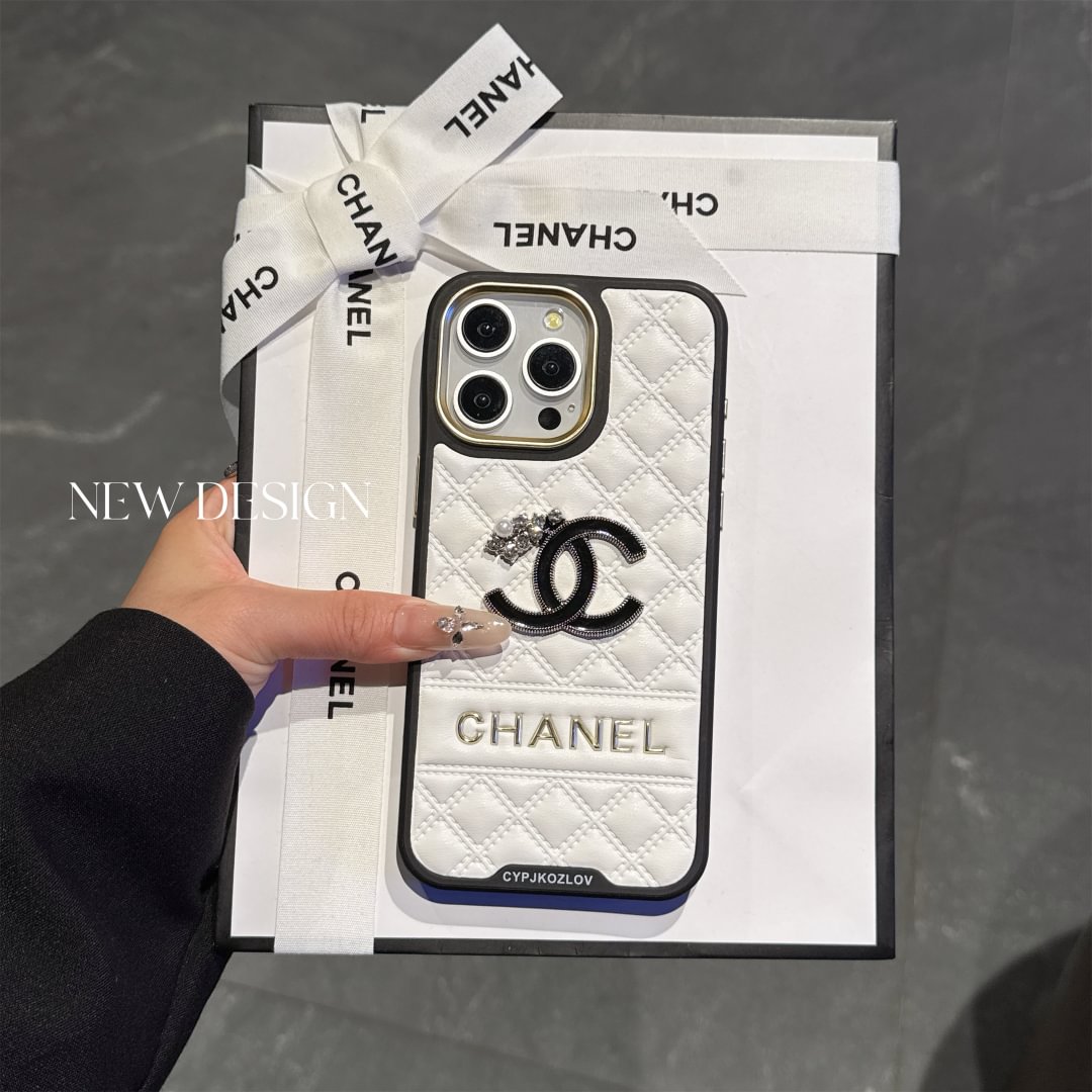 Embossed Chanel Diamond-Quilted Lambskin CC Logo Apple iPhone Case