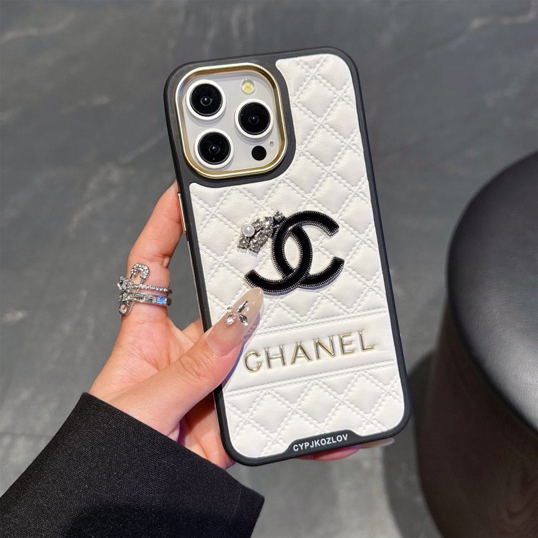 Embossed Chanel Diamond-Quilted Lambskin CC Logo Apple iPhone Case